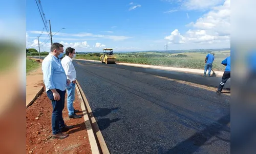 Ligação entre Vila Reis e Jardim Curitiba recebe asfalto