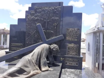 Mais uma família oferece recompensa por estátua furtada