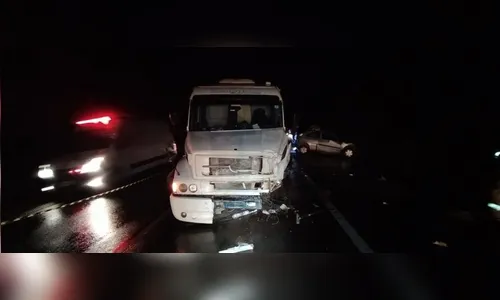 Motorista de 33 anos morre em colisão com caminhão no PR