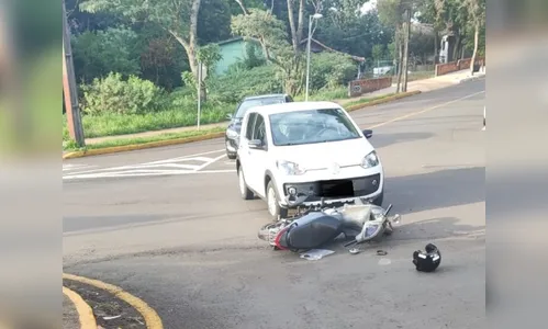 Mulher é levada para hospital após acidente em Apucarana
