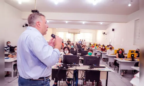 Workshop básico de smartphone reúne 70 idosos em Apucarana