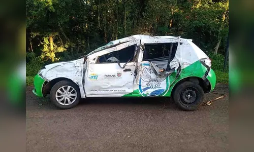 Carro da Saúde de Lunardelli capota na Rodovia PR-466