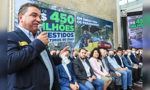 Onofre discursa em nome dos prefeitos do Paraná em evento
