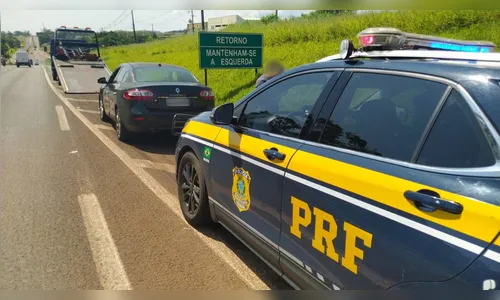 PRF aborda e recolhe carro com mais de R$ 10 mil em débitos