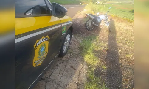 PRF recolhe moto em Apucarana com mais de R$ 5 mil em multas