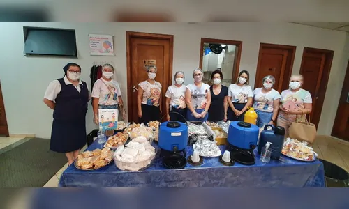 Pacientes com câncer recebem cafés solidários de voluntários