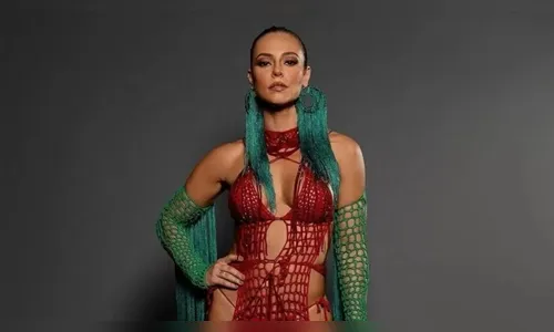 Paolla Oliveira aposta em look de crochê para sambar