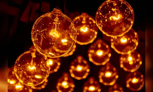 Por engano, mulher recebe conta de luz de R$ 12,3 bilhões