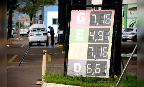 Procon de Arapongas fiscaliza postos de combustíveis; vídeo