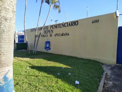 Suspeito tenta jogar bexiga com droga para dentro de cadeia