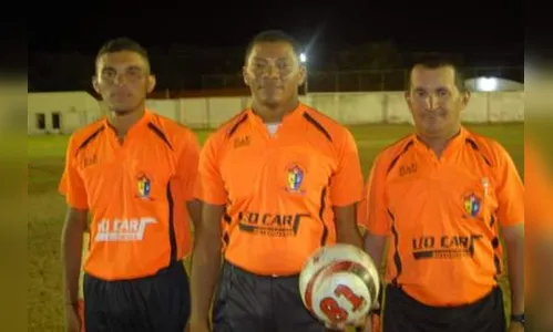 Árbitro morre ao ser atingido por raio em partida de futebol