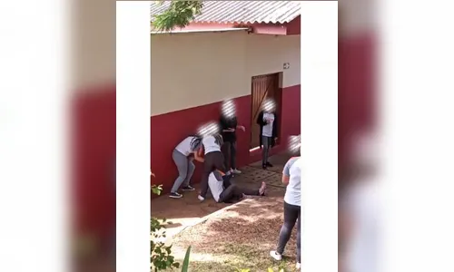 Vídeo de adolescentes brigando em colégio causa polêmica em Apucarana