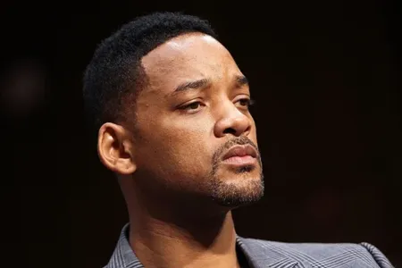 Will Smith se desculpa publicamente com Chris Rock