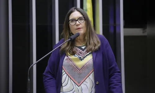 Youtube suspende novas publicações de Bia Kicis por 1 semana