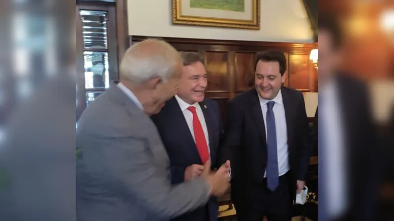 Imagem ilustrativa da notícia Eleições: Ratinho e Álvaro Dias