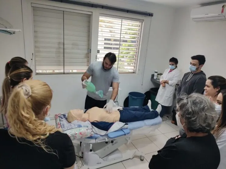 Ambulatório de dermatologia realiza treinamento de PCR