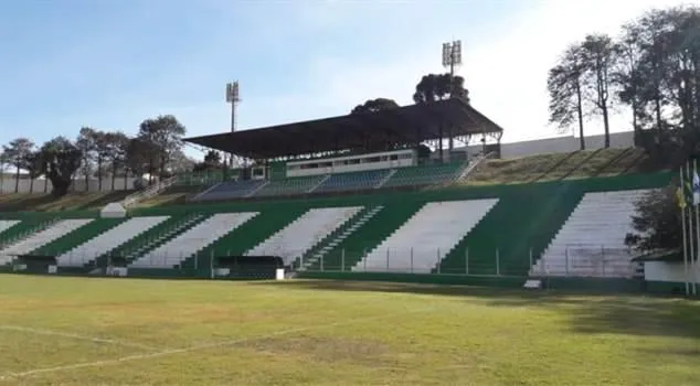 Arapongas quer modernizar iluminação do Estádio dos Pássaros