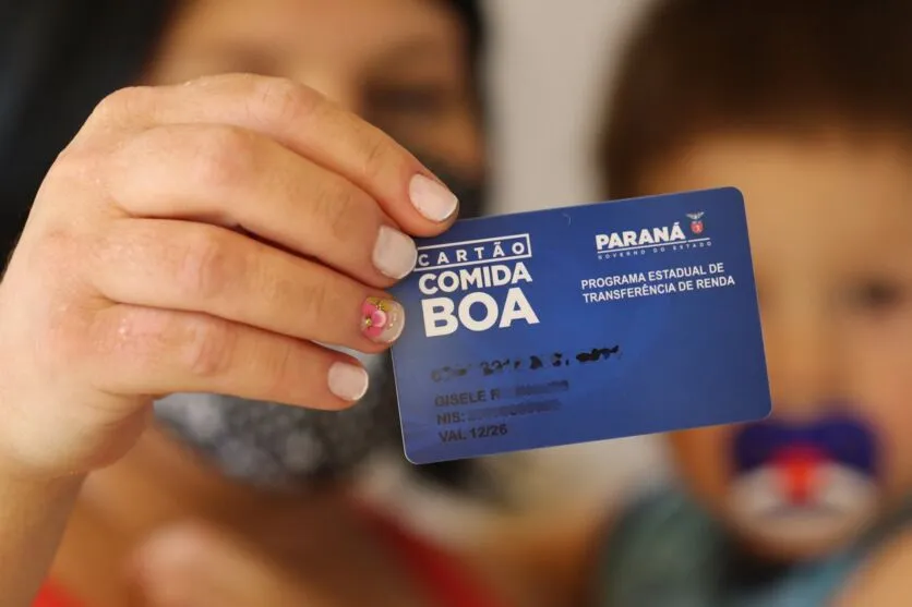 Arapongas recebe cartões dos novos beneficiários do “Comida Boa”