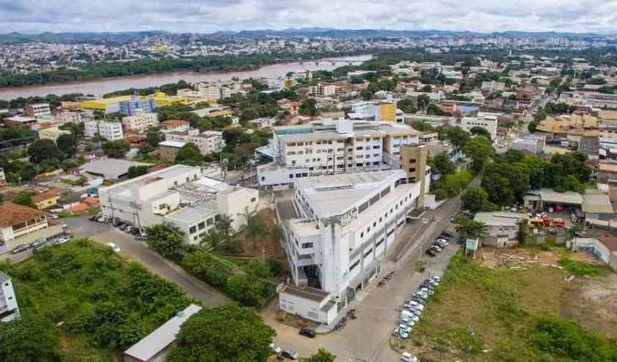 Bispo e padre discutem por moradia e 'saem no braço'