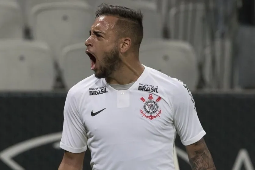 Corinthians oficializa a volta do volante Maycon