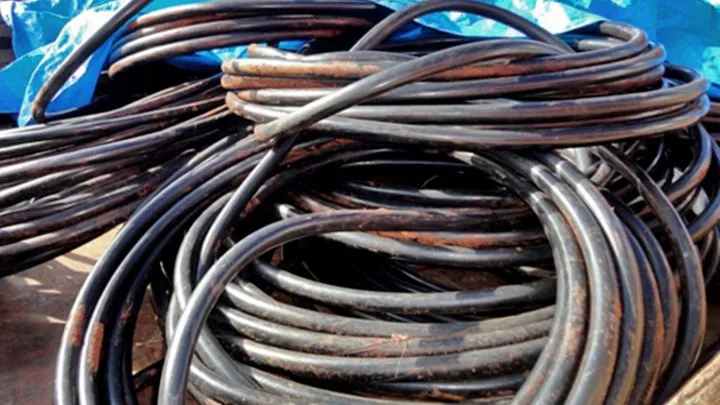 Dupla tenta furtar cabos de energia em empresa de Apucarana