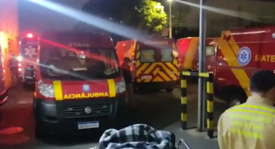 Filas de ambulâncias em hospitais de Curitiba impressionam