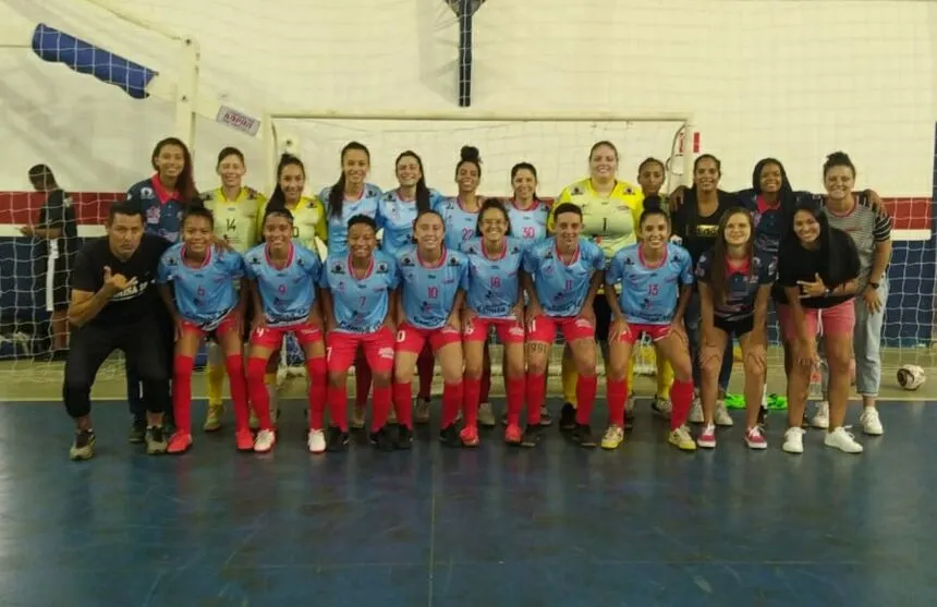 Futsal feminino de Apucarana lidera o Paranaense