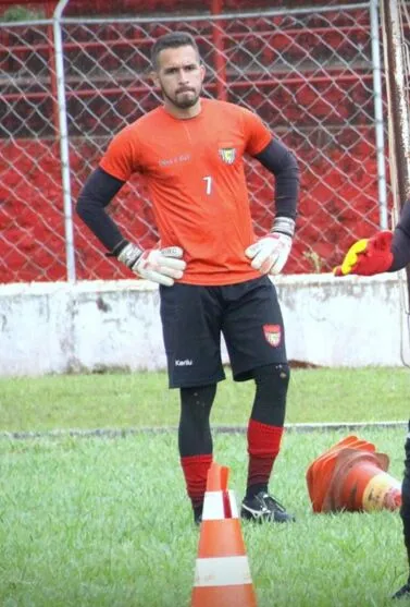Goleiro Edson Muniz acerta com o Apucarana Sports