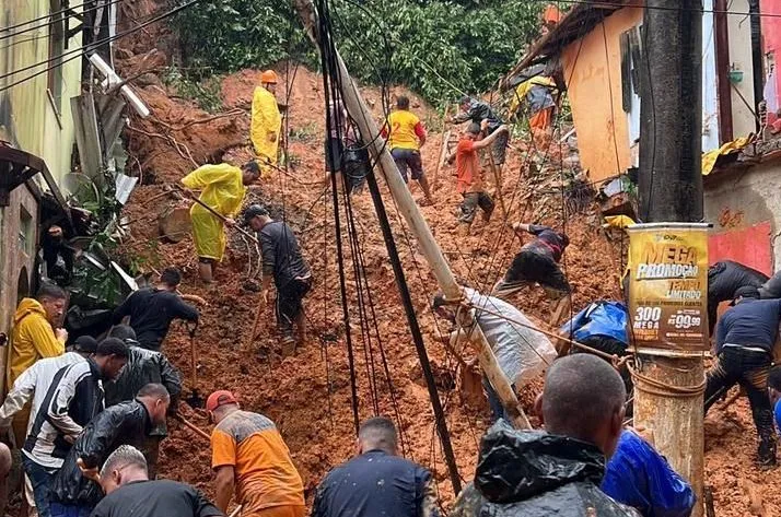 Morre menino que perdeu a família em deslizamento de terra