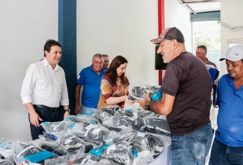 Motoristas do transporte escolar recebem novos uniformes