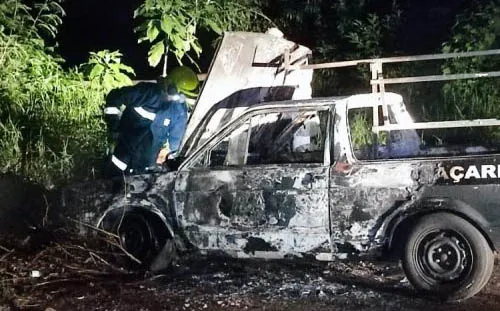 O incêndio foi no final da Rua dos Lusíadas, no Conjunto Gralha Azul