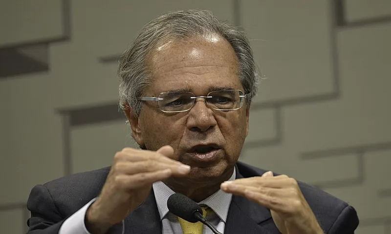 Paulo Guedes, ministro da Economia, positiva para Covid-19
