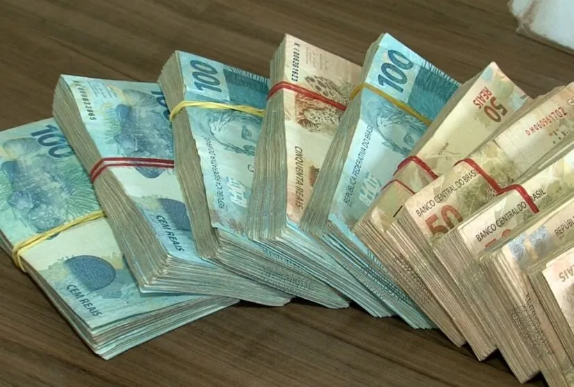 Taxista é preso após ser pego com R$ 110 mil em dinheiro