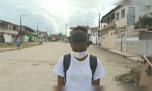 Aluna de Colégio Militar é impedida de entrar devido ao cabelo crespo