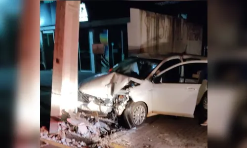 Apucarana: motorista bêbada é presa após bater em poste
