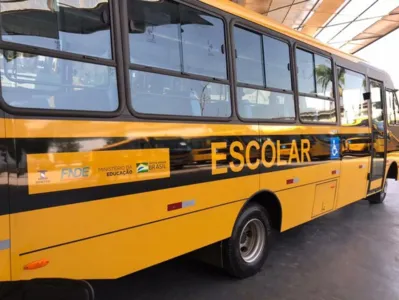 Apucarana recebe 2 ônibus escolares novos nesta segunda