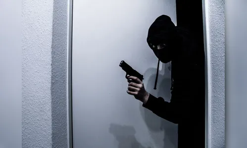 Bandidos invadem loja de colchões em Apucarana