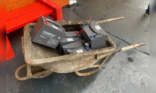 Baterias são encontradas em carriola abandonada em Apucarana