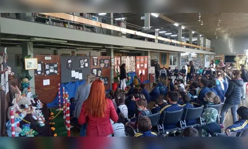 Biblioteca Municipal de Arapongas recebe alunos em Exposição