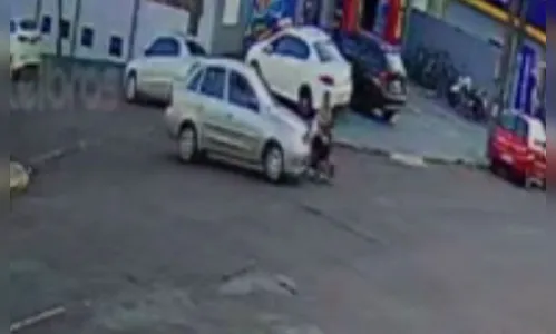 Cadeirante fica ferida ao ser atropelada por carro no PR