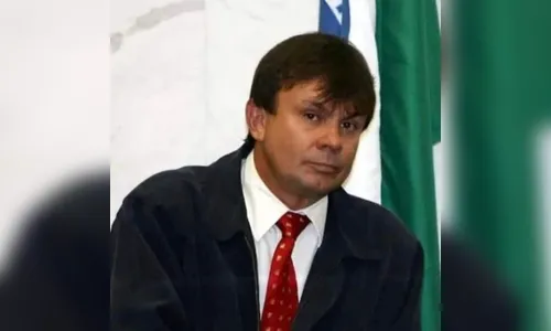 Ex-deputado Carlos Simões morre em acidente, no Paraná