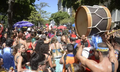 Carnaval fora de época no Rio também tem blocos na rua