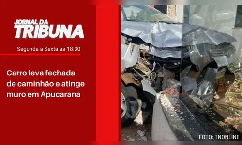 Carro leva fechada de caminhão e atinge muro em Apucarana
