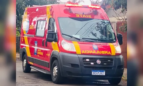 Ciclista fica ferido após atingir retrovisor de caminhão em Apucarana
