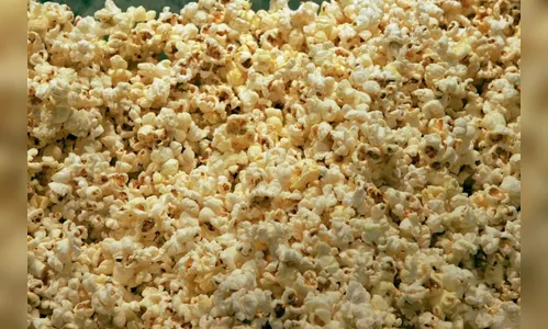 Consumo excessivo de pipoca de micro-ondas pode causar Alzheimer