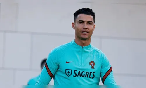 Cristiano Ronaldo publica primeiro registro com a filha