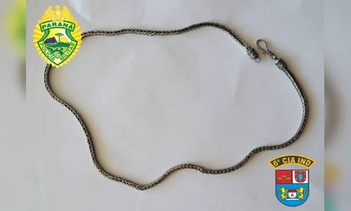 Homem é preso após furtar corrente de prata em relojoaria