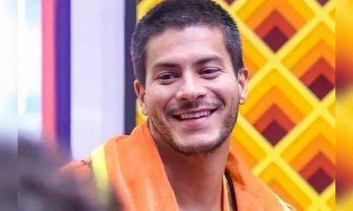 Favorito ao prêmio, Arthur bate 13 milhões de fãs no Instagram