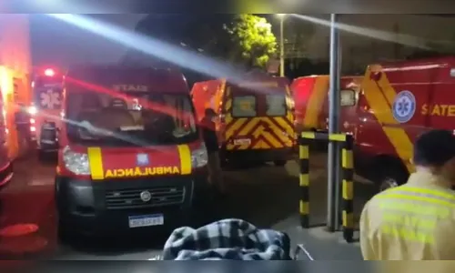Filas de ambulâncias em hospitais de Curitiba impressionam