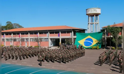 Formatura militar e condecorações marcam o Dia do Exército